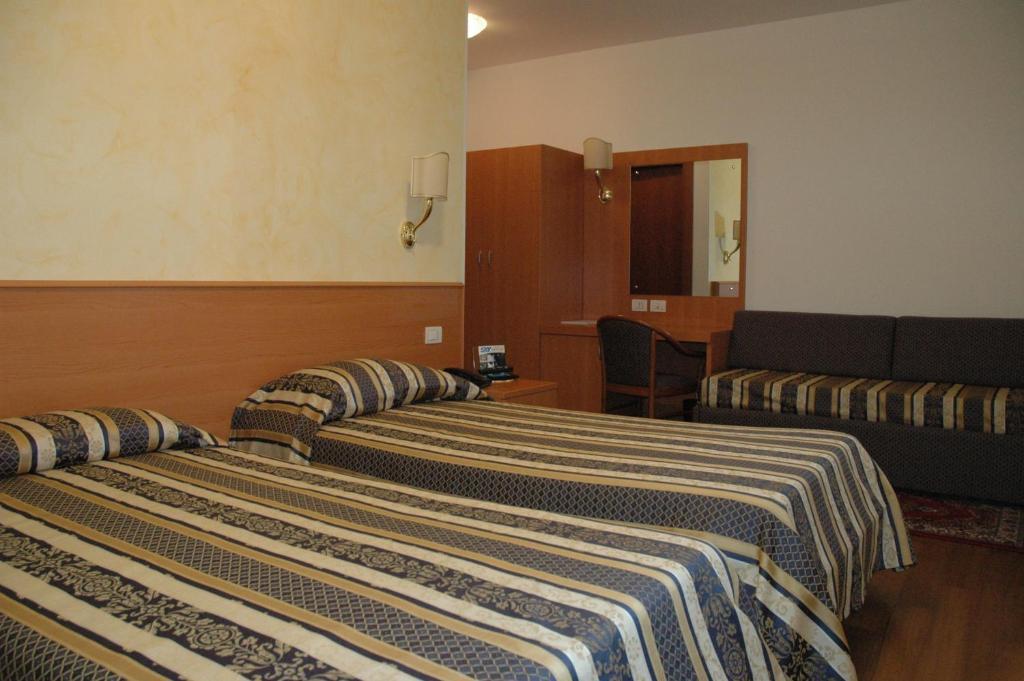 Hotel Ristorante Dotto Varago Habitación foto