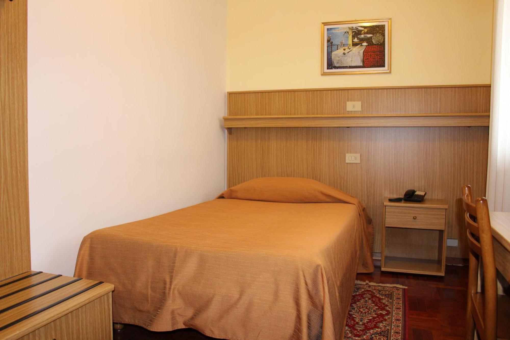 Hotel Ristorante Dotto Varago Habitación foto