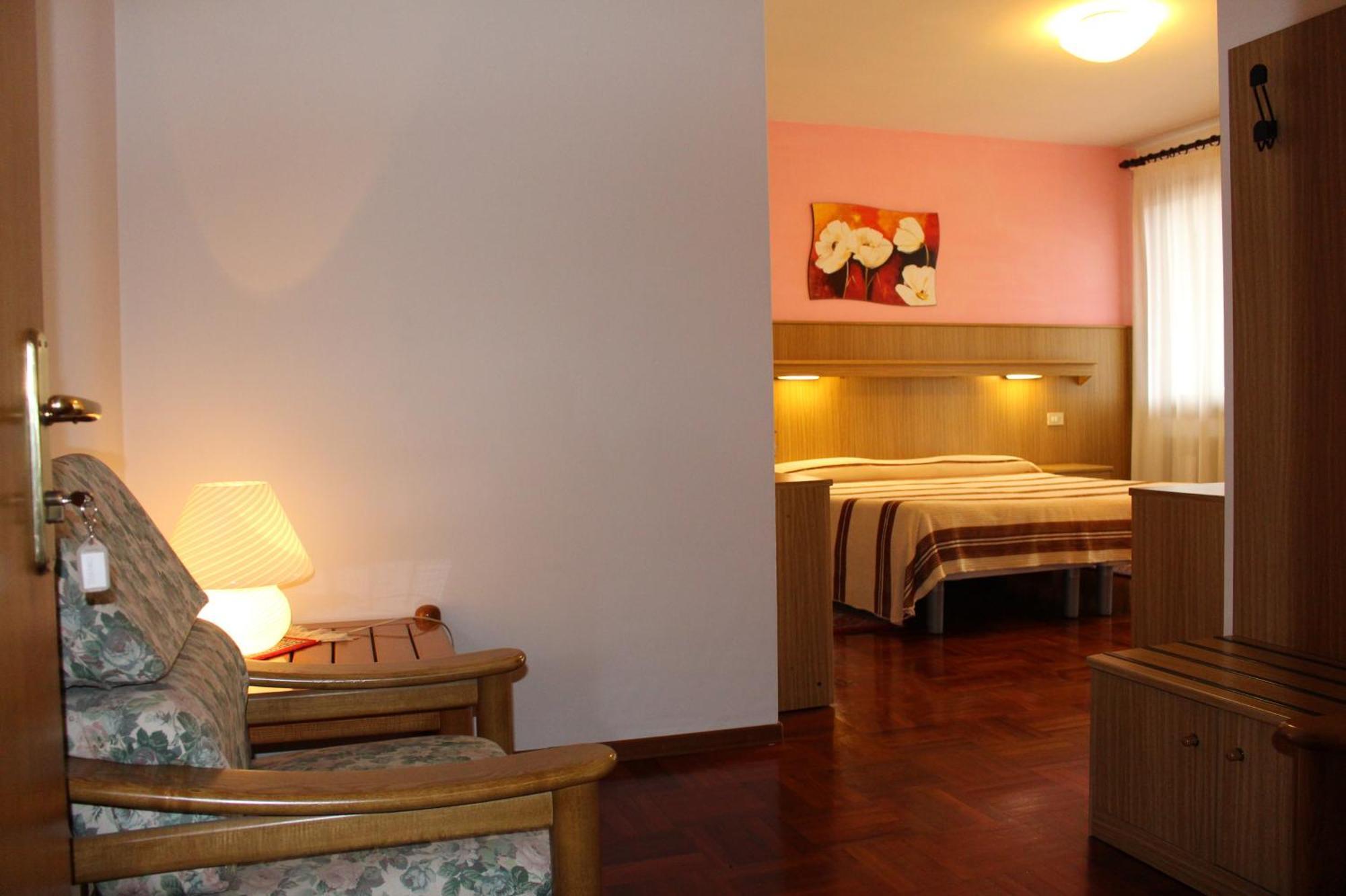 Hotel Ristorante Dotto Varago Habitación foto