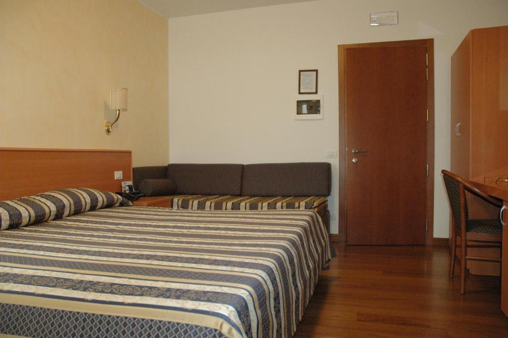 Hotel Ristorante Dotto Varago Habitación foto
