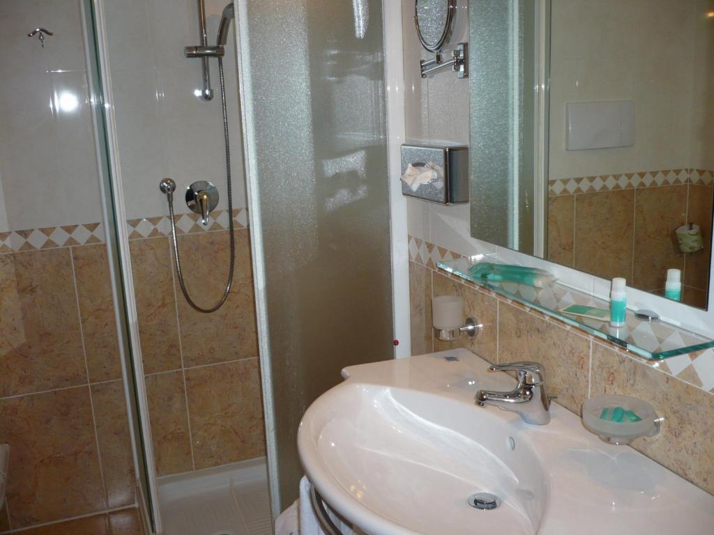 Hotel Ristorante Dotto Varago Habitación foto