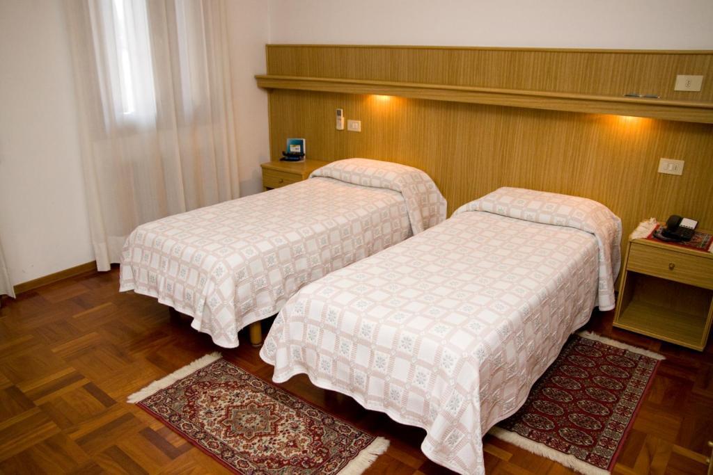 Hotel Ristorante Dotto Varago Habitación foto