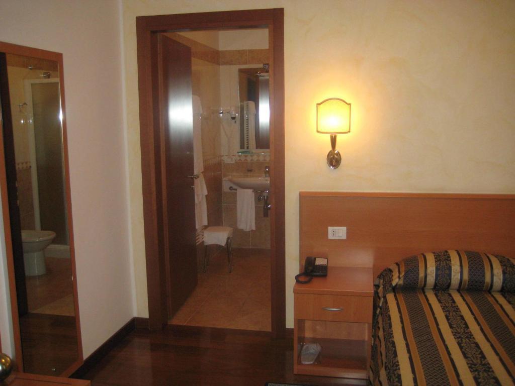 Hotel Ristorante Dotto Varago Habitación foto
